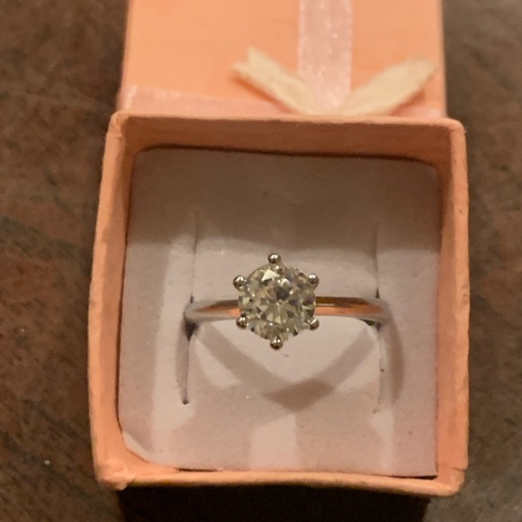 ❤️ABSOLUTELY STUNNING RING VERIFIED MADE W/ 18k WHITE GOLD AND AAA+ ZIRCONIAS❤️ - Picture 10 of 12